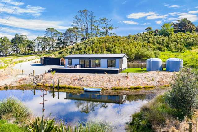 Brand Spanking New, 4-Bedroom Home on 5408m²