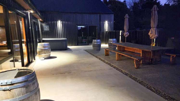 5 Black Road Otatara_24