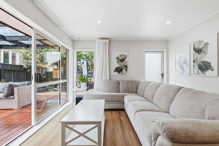 2/15 Kotare Street Hilltop_7