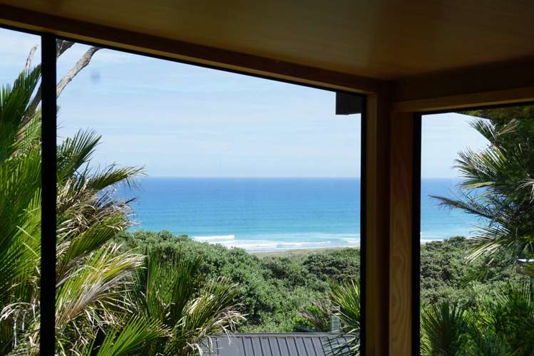 87 Garden Road Piha_11