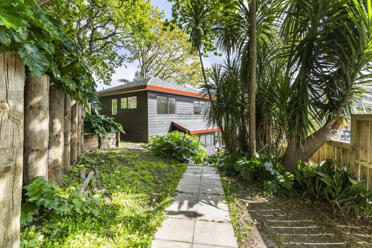 2/82 Bassett Road Remuera_2