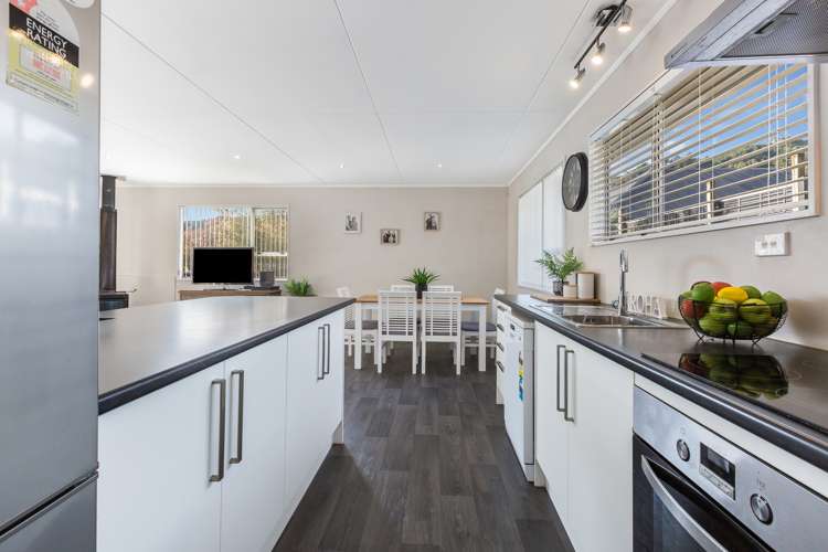 2/52 Tawhai Street Stokes Valley_3