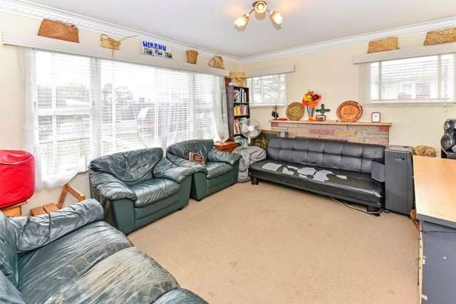 16 Tawa Crescent Manurewa_2