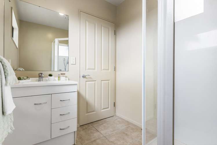 16 Greenstone Place Aotea_11