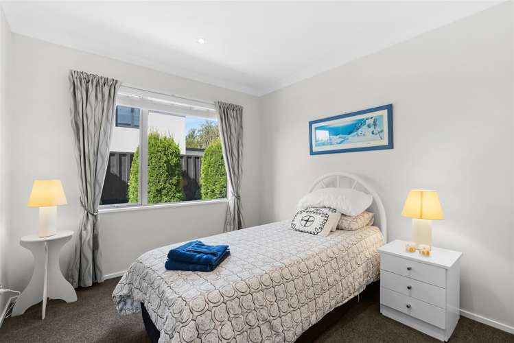 6 Lakebridge Place Parklands_22