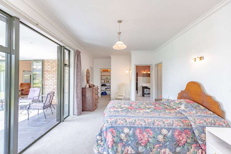 25 Lithgow Drive Otamatea_11