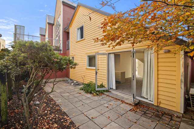 Spacious and sunny with CBD convenience