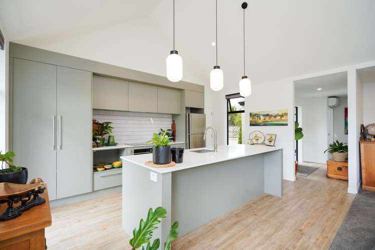 177 Queens Drive Richmond_8