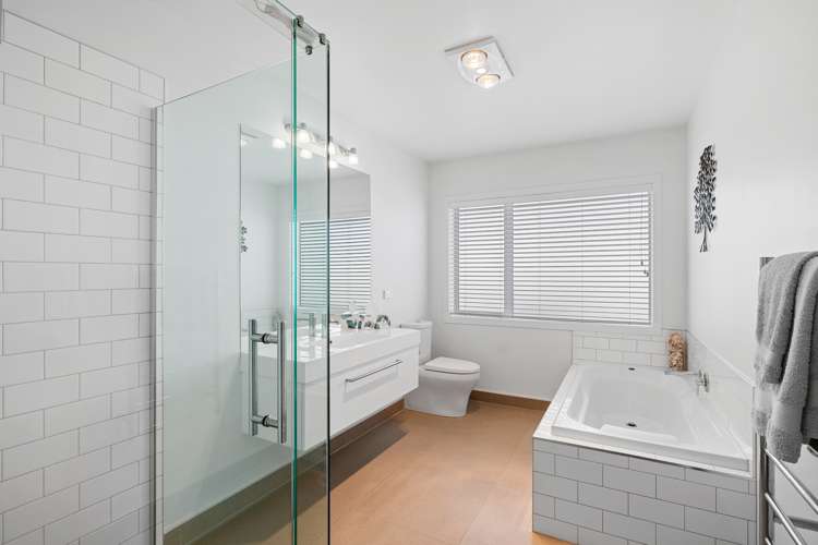 2 Rayner Way Glen Avon_12