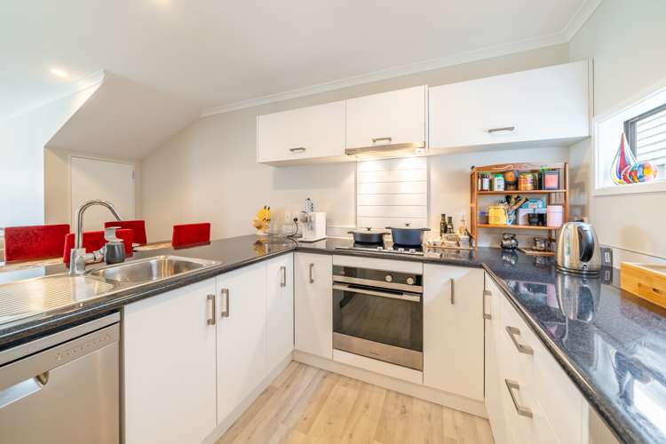 26 Latimer Way Petone_10