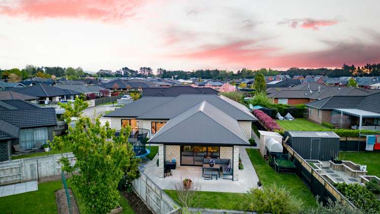 35 Plescher Crescent Leamington_16