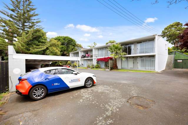 Sunny upstairs unit with balcony