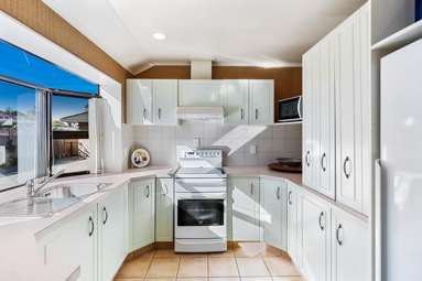 2/611 Roberts Street_1