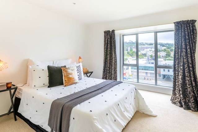 Large Sunny 2 Double Bedroom Apartment