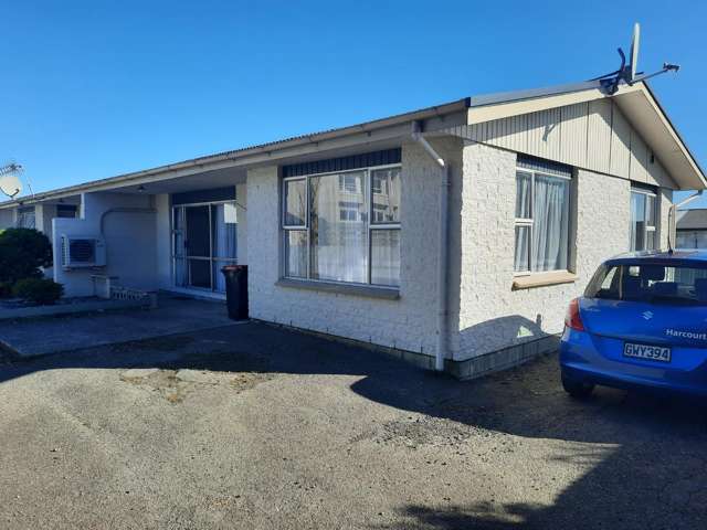 Warm, Spacious and Sunny!