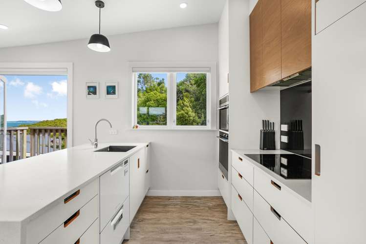 3 Camellia Terrace Maungaraki_9