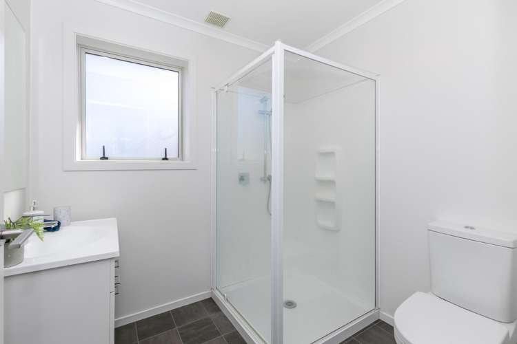 75 Chiefs Court Hamilton East_10