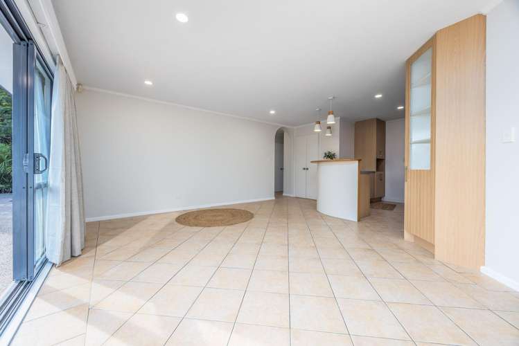 139 Roberta Crescent Orewa_4