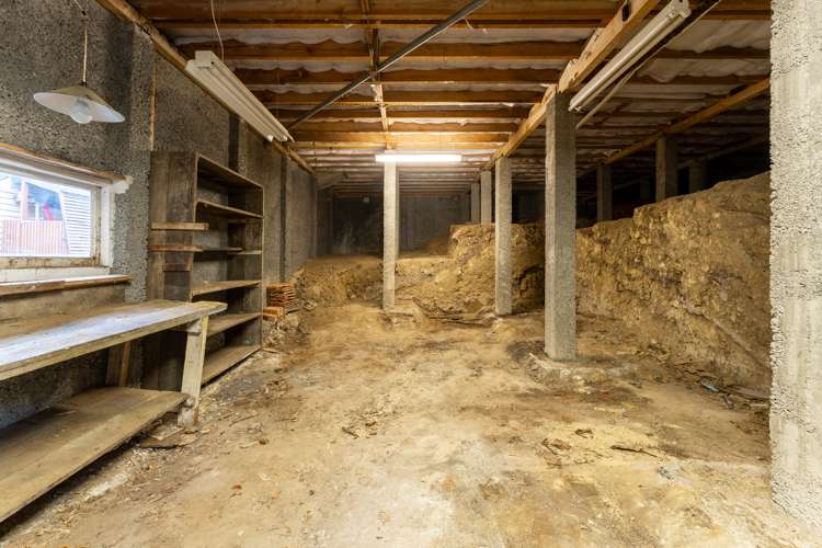 122 Easther Crescent Kew_10