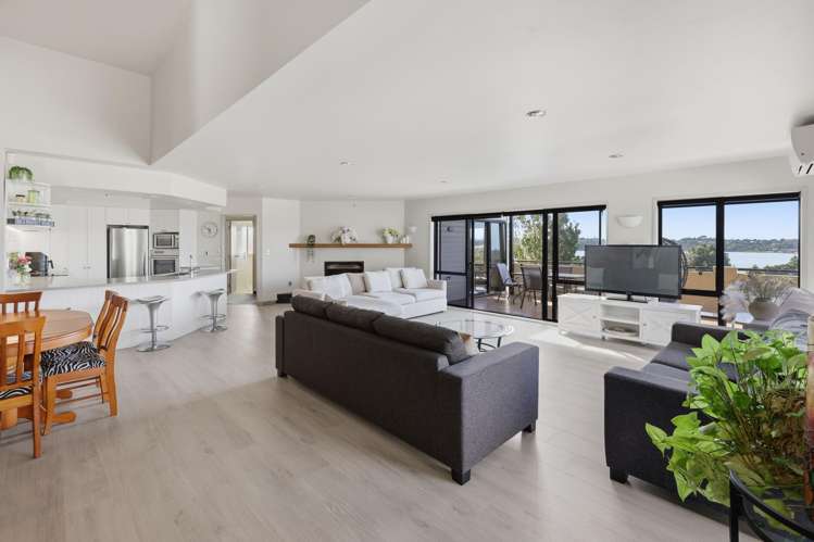 8 Lorrigan Way Welcome Bay_11