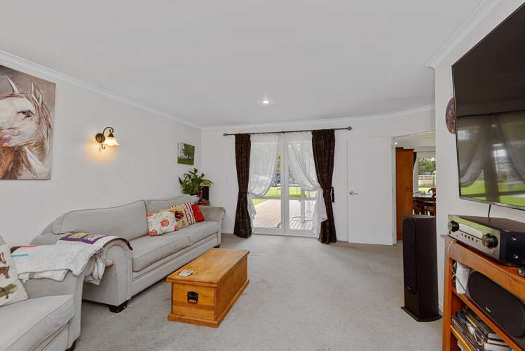 561 Johns Road Fernside_9