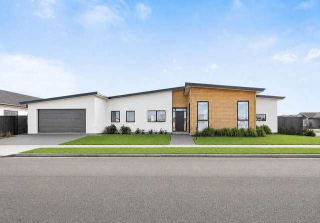 Impeccably Finished Family Living