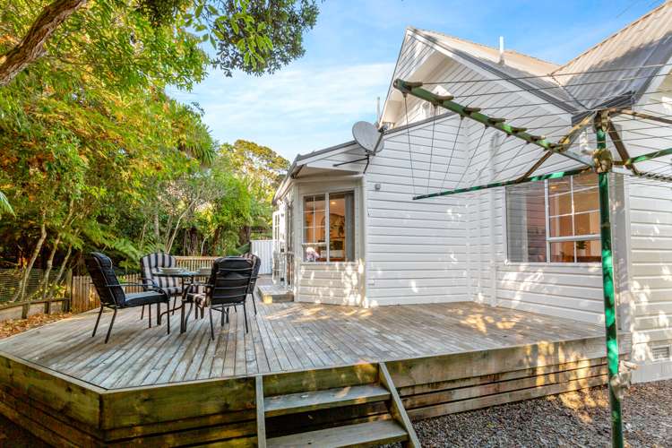 27 Woodfern Crescent Titirangi_27