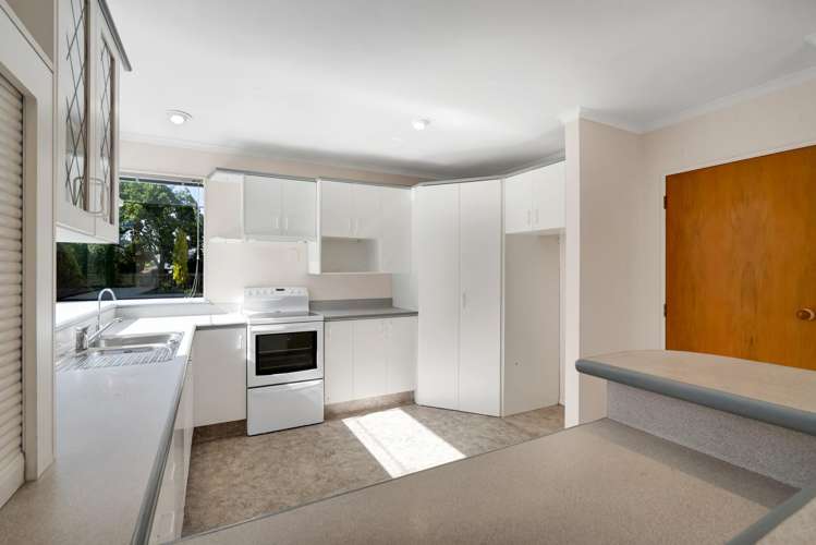 37 Pembroke Road East Stratford_9