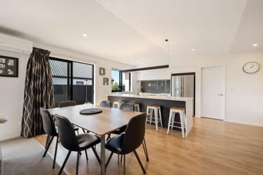 19 Maurice James Way_2