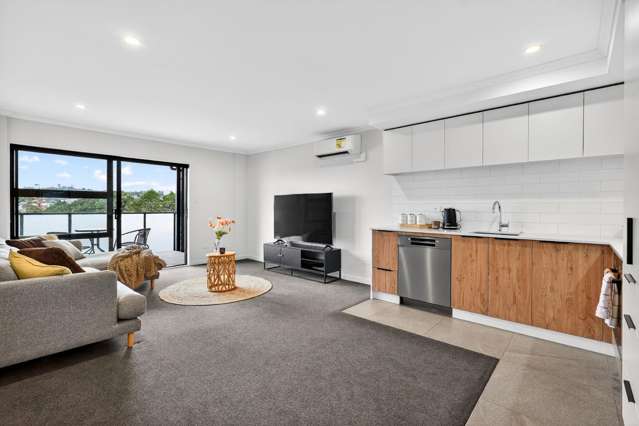202/28 Shortfin Place Flat Bush_2