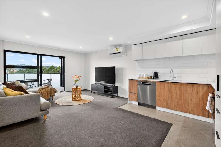 202/28 Shortfin Place Flat Bush_1