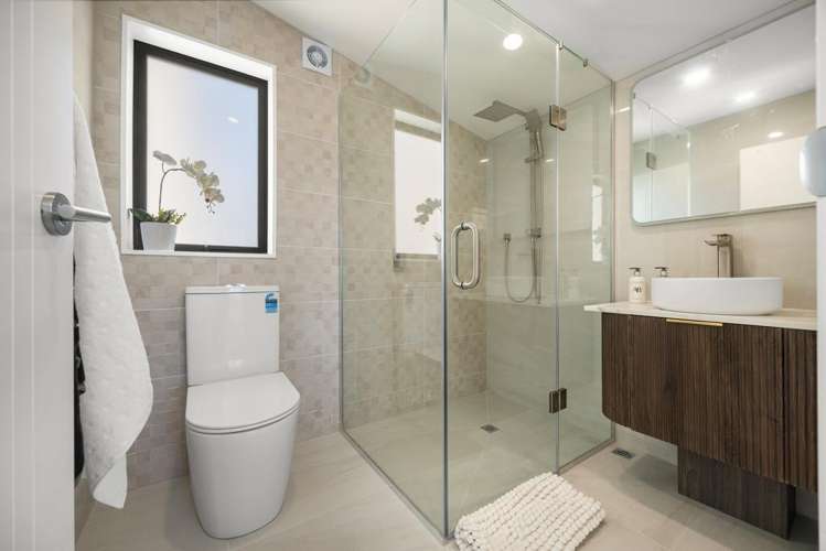 2/31 Akoranga Drive_4