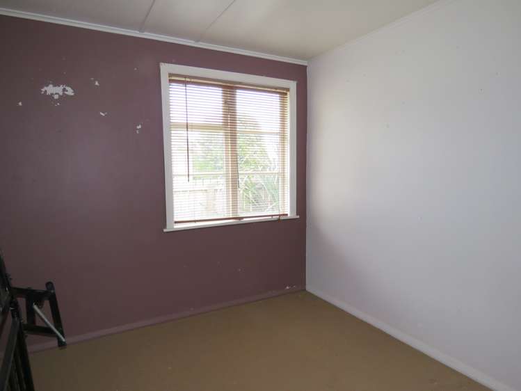 4 Main Road Owaka_25