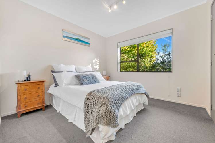 6 Billabong Place Botany Downs_15