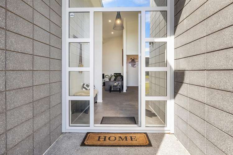 8 Sir Lincoln Drive_5