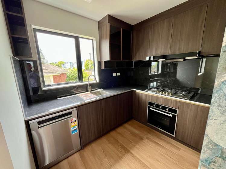 2/2145 Great North Road Avondale_3