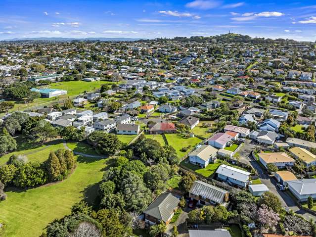 9, 11, 13, 14 and 15 Tuata Street One Tree Hill_4