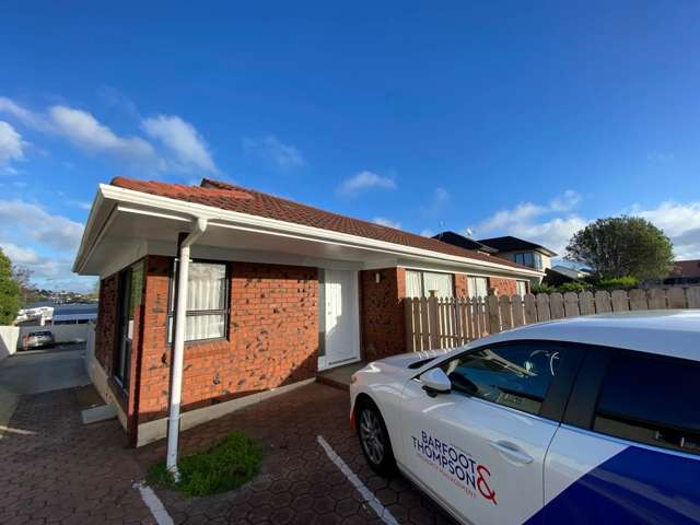 3 Bedrooms Brick and Tile Home in Half Moon Ba...