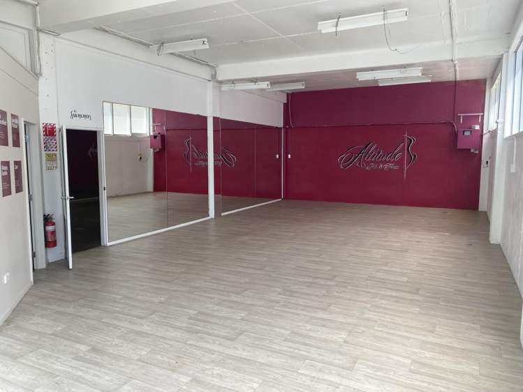 2/62 Barrys Point Road Takapuna_5