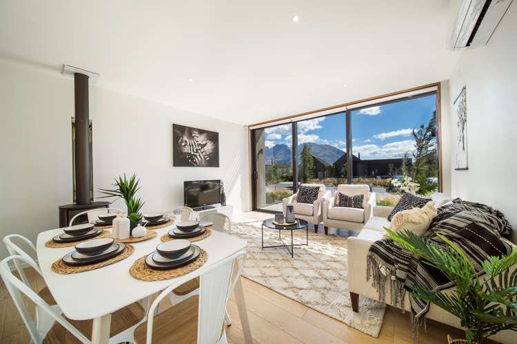 27 Falconer Rise Jacks Point_3