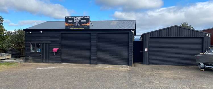 211 South Highway West_0