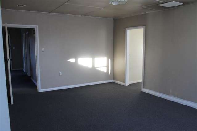 1101 Cunningham Crescent 10490_4