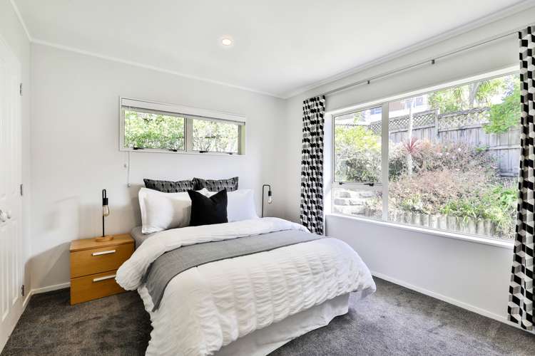 10 Woodfern Crescent Titirangi_16