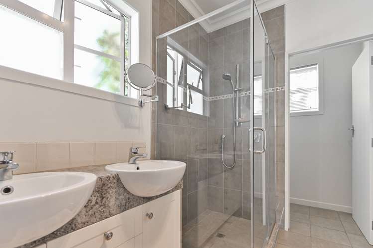 571 Lyndhurst Road Frimley_12