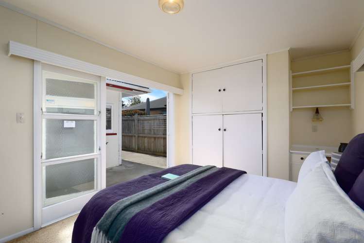 23 Neale Avenue Stoke_19