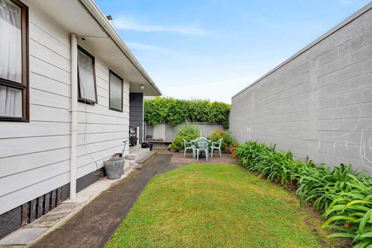 2A Read Crescent Clive_18