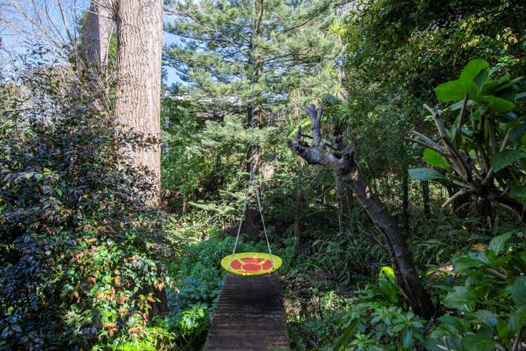 29 Colmar Road Mellons Bay_20