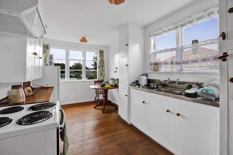 183 Egmont Street Patea_5