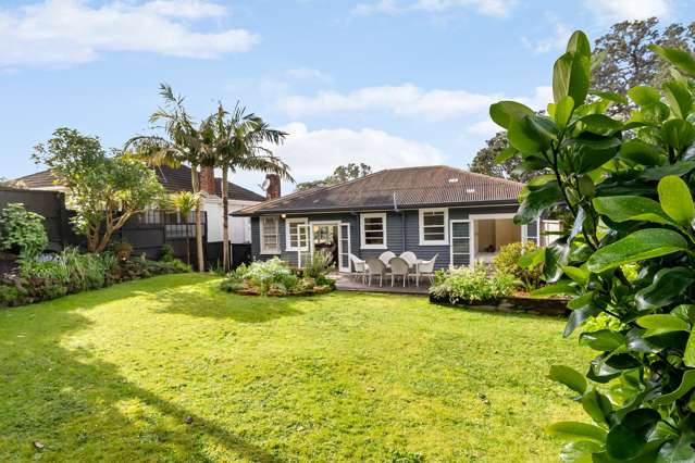 Herne Bay Heights: Private Garden Sanctuary