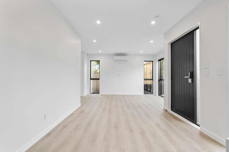 1/ 16 Madison Place Forrest Hill_18